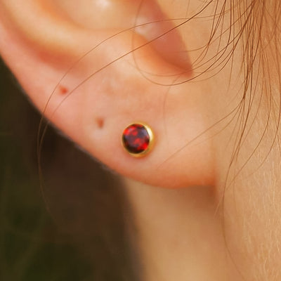 Solid Gold “Zeus” Stud Earrings (Garnet)